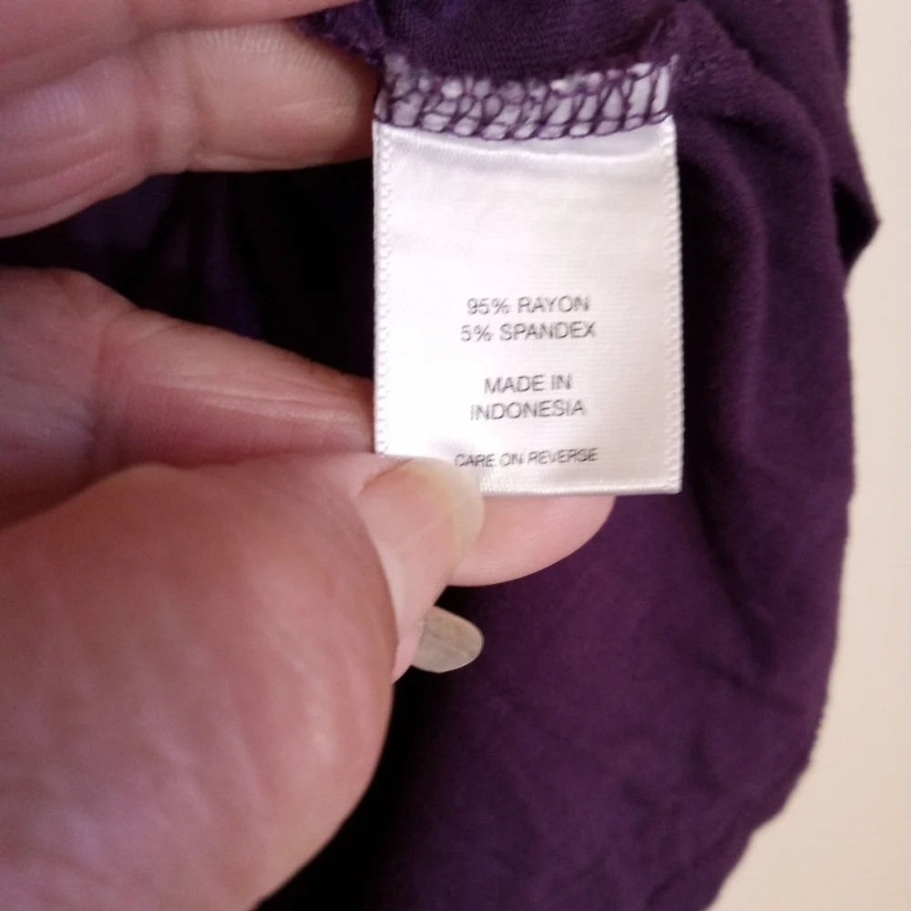 NY&CO eggplant cowl neck pleated stretch top with keyhole and ruched sides - Picture 6 of 7